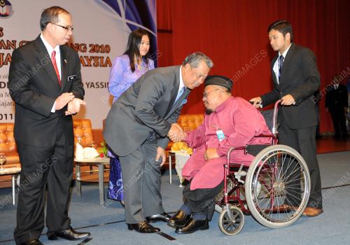 TAN SRI MUHYIDDIN YASSIN