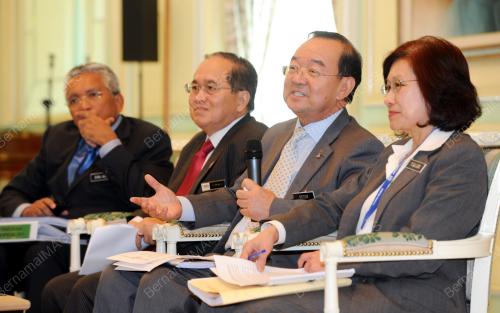 DATUK SERI PETER CHIN FAH KUI
