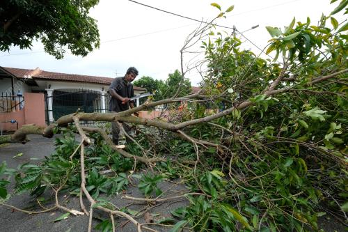 TINJAUAN KESAN RIBUT