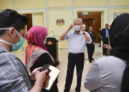 DATUK SERI ISMAIL SABRI YAAKOB