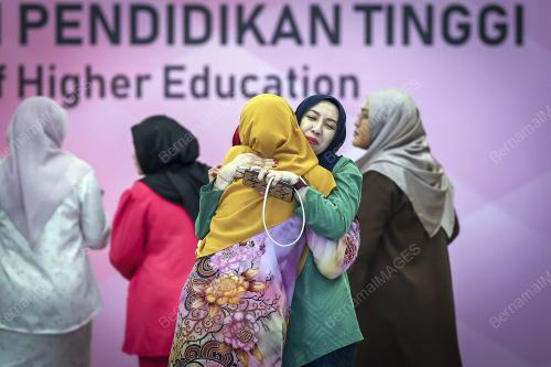PENJAWAT AWAM MENJELANG SYAWAL