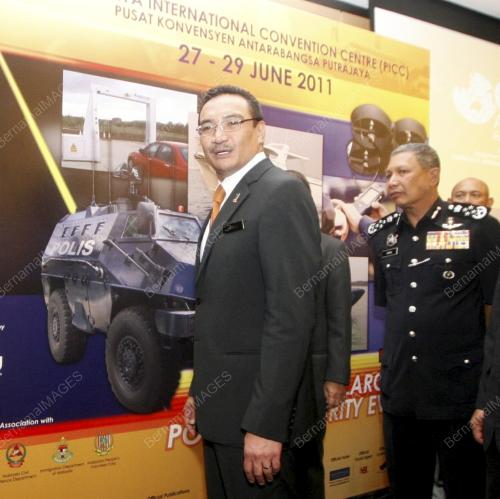 DATUK SERI HISHAMUDDIN TUN HUSSEIN