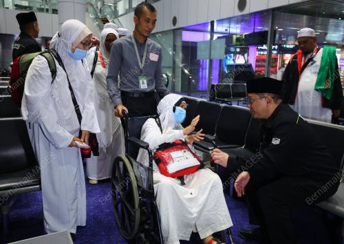 DATUK DR MOHD NA'IM MOKHTAR