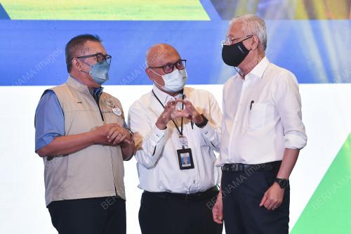 DATUK SERI ISMAIL SABRI YAAKOB