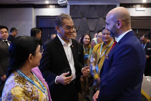 DATUK SERI DR DZULKEFLY AHMAD