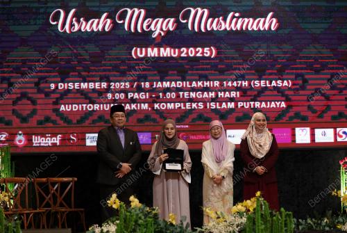 DATUK SERI DR WAN AZIZAH WAN ISMAIL