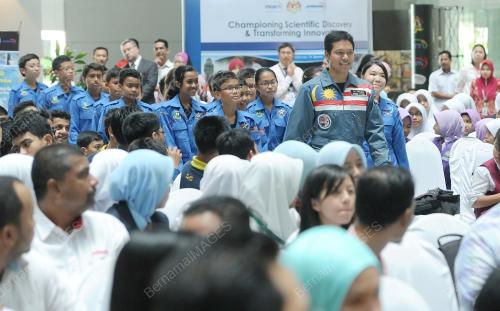 DATUK SERI DR MAXIMUS JOHNITY ONGKILI