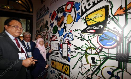 DATUK SERI DR WAN AZIZAH WAN ISMAIL