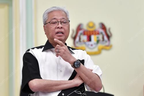 DATUK SERI ISMAIL SABRI YAAKOB