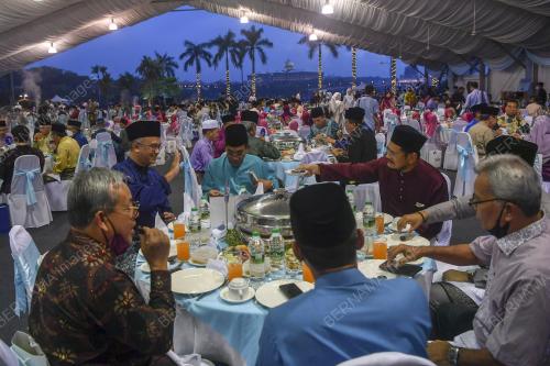 PM BERBUKA PUASA BERSAMA GLC