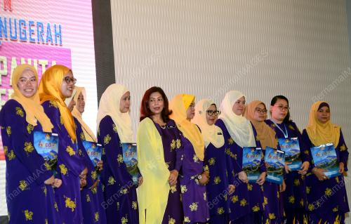 DATUK SURIANI AHMAD