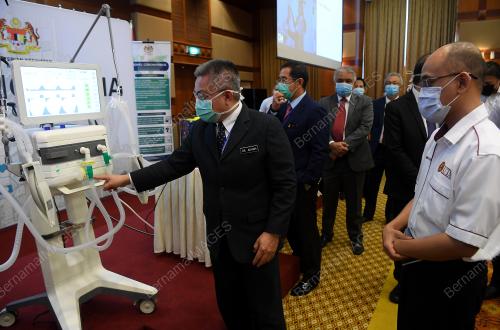 DATUK SERI DR ADHAM BABA