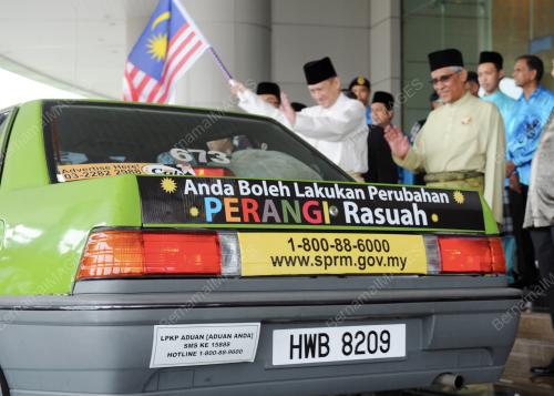 DATUK SERI NAZRI AZIZ