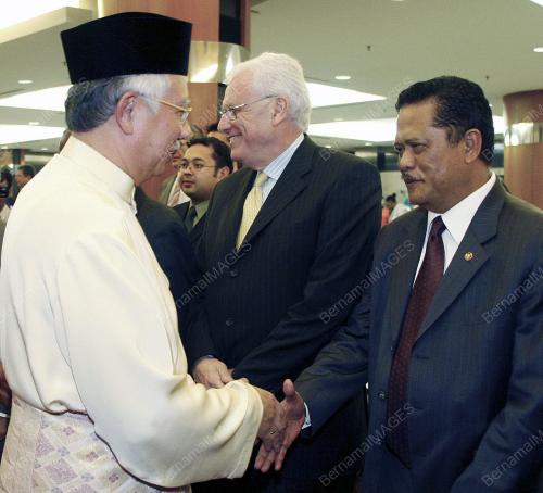 MOHD NAJIB TUN ABDUL RAZAK