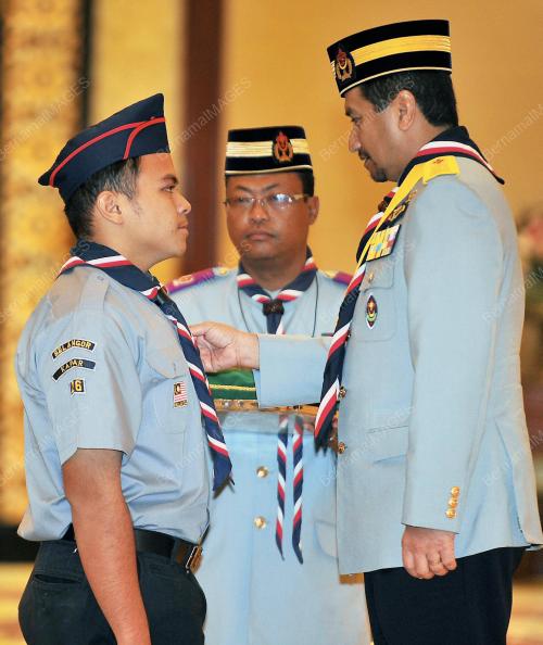 PENGURNIAAN BINTANG PENGAKAP