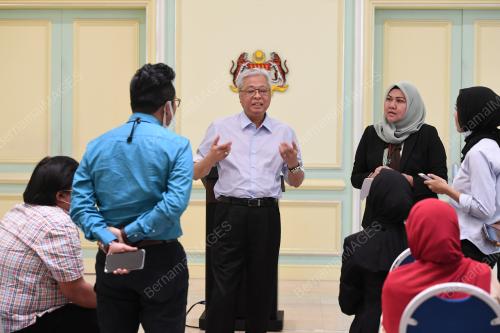 DATUK SERI ISMAIL SABRI YAAKOB