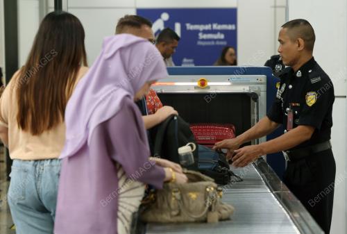 PENAMBAHBAIKAN KLIA TERMINAL 1