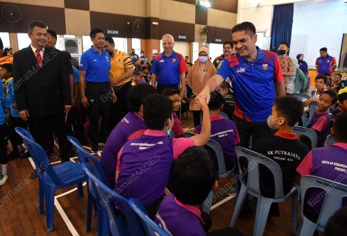 DATUK DR RADZI JIDIN