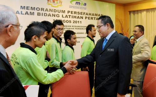DATUK SERI NOH OMAR