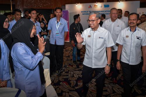 DATUK FAHMI FADZIL