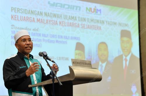 SENATOR DATUK IDRIS AHMAD