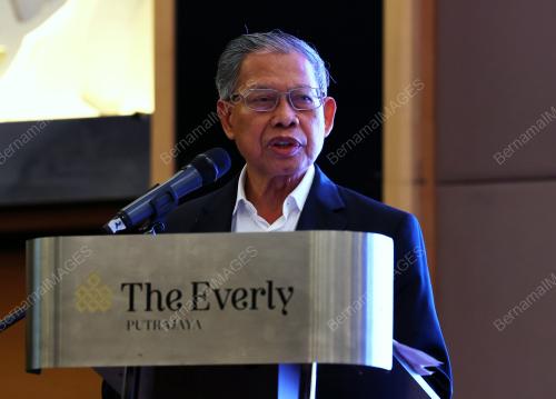 DATUK SERI MUSTAPA MOHAMED