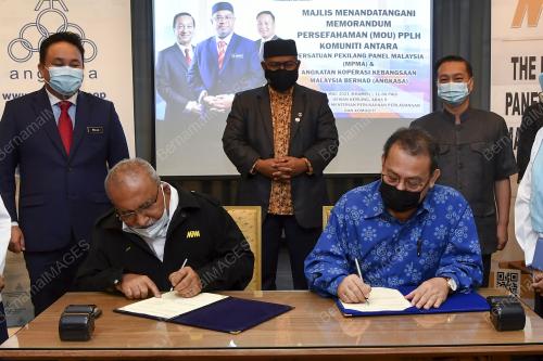 DATUK DR MOHD KHAIRUDDIN AMAN RAZALI