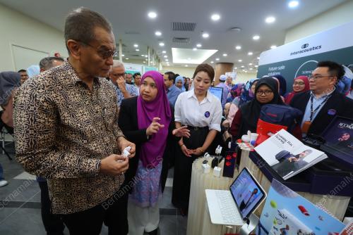 DATUK SERI DR DZULKEFLY AHMAD