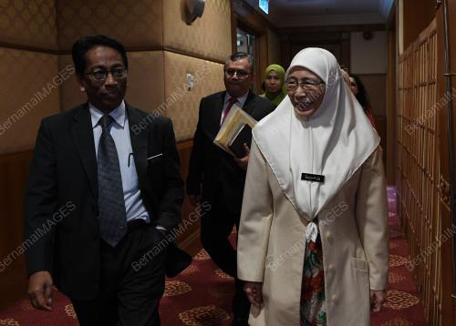 DATUK SERI DR WAN AZIZAH WAN ISMAIL