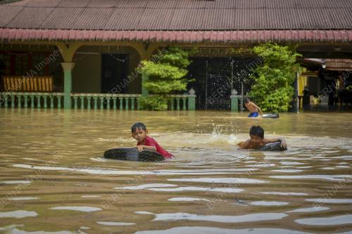 PTJ07_21102021_BANJIR_DENGKIL