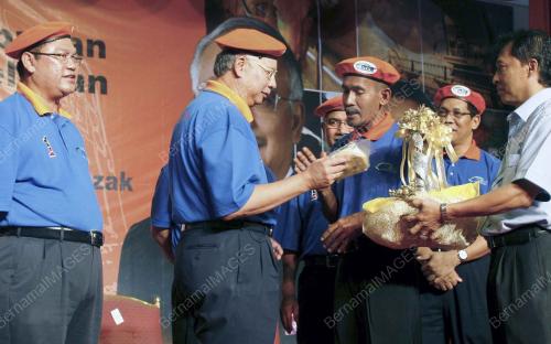 DATUK SERI MOHD NAJIB TUN ABDUL RAZAK