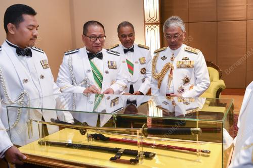 AL-SULTAN ABDULLAH RI`AYATUDDIN AL-MUSTAFA BILLAH SHAH
