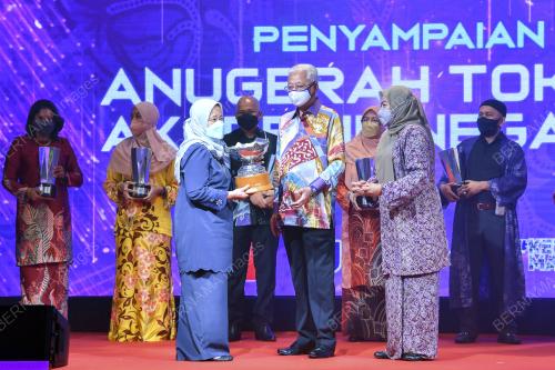 DATUK SERI ISMAIL SABRI YAAKOB