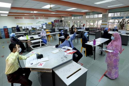 PEMBUKAAN SEMULA SESI PERSEKOLAHAN SEKOLAH MENENGAH