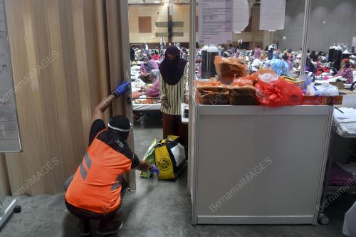 JKM URUS PENGHANTARAN BARANG PESAKIT COVID-19
