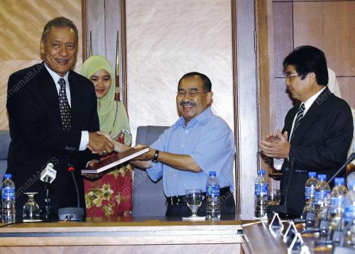 SENATOR TAN SRI MUHAMMAD MUHAMAD TAIB