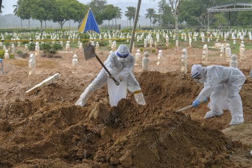 PENGGALI KUBUR URUS PENGKEBUMIAN JENAZAH COVID-19