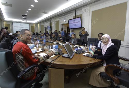DATUK SERI DR WAN AZIZAH WAN ISMAIL