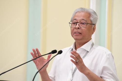 DATUK SERI ISMAIL SABRI YAAKOB