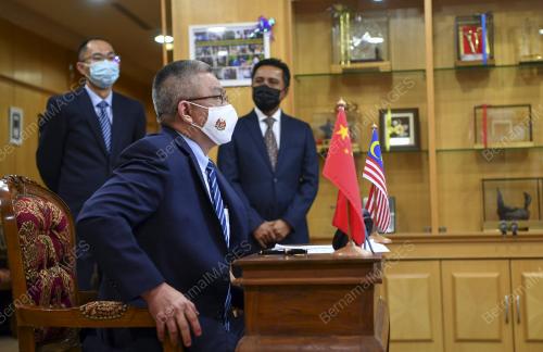 DATUK SERI DR ADHAM BABA