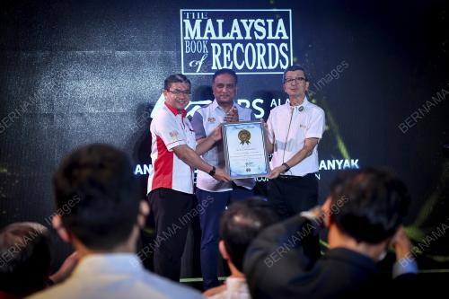 DATUK SERI REEZAL MERICAN NAINA MERICAN
