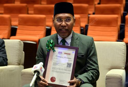 SENATOR DATUK IDRIS AHMAD