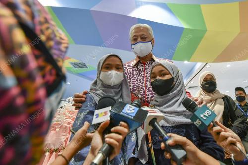 DATUK SERI ISMAIL SABRI YAAKOB