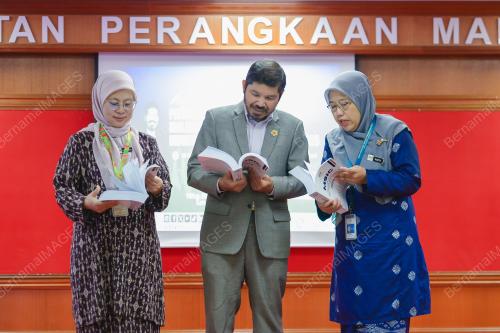 DATUK SERI DR MOHD UZIR MAHIDIN