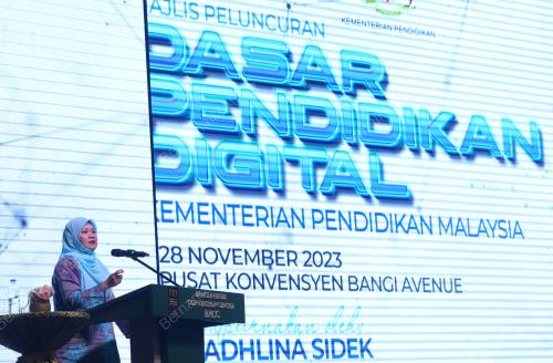 FADHLINA SIDEK