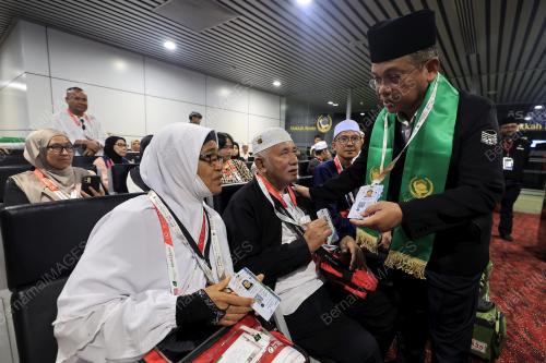 DATUK DR MOHD NA'IM MOKHTAR