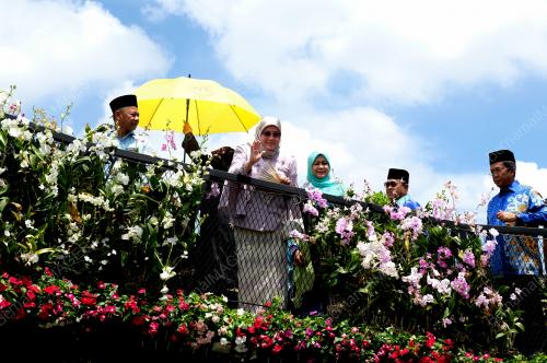 TUNKU HAJAH AZIZAH AMINAH MAIMUNAH ISKANDARIAH