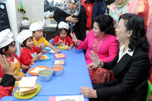 DATIN SERI ROSMAH MANSOR