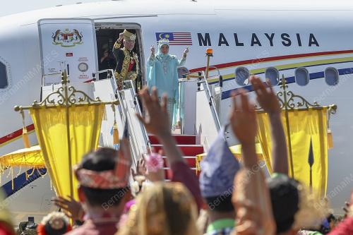 AL-SULTAN ABDULLAH RI`AYATUDDIN AL-MUSTAFA BILLAH SHAH