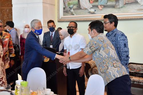 DATUK SERI ISMAIL SABRI YAAKOB